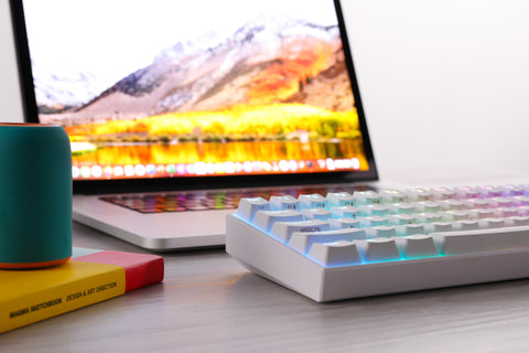 Anne Pro2 60% mechanical keyboard - white base with macbook